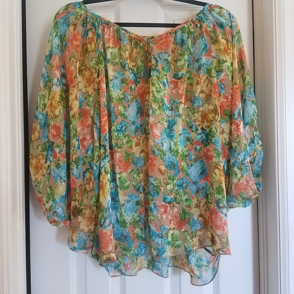 Daytrip Tops - Daytrip Flower Crystal Button Blouse